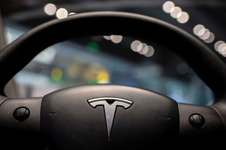 Tesla, bajo la lupa de la NHTSA por su sistema Autopilot